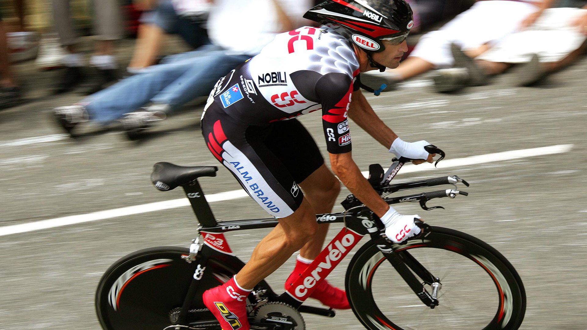 五大联赛与其他联赛商业化水平差距分析，5大联赛的发展